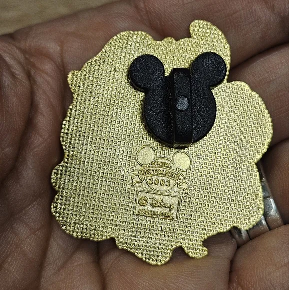 Vintage 2002 Walt Disney Snow White & Seven Dwarfs Collectible Pin 1.5" - Picture 2 of 2